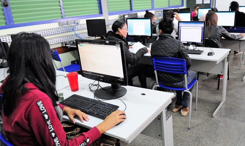 Ir para  <p><big>Dos 789,1 mil alunos ingressantes em cursos de licenciatura em 2022, 81% foram na modalidade de ensino a dist&acirc;ncia. Nas institui&ccedil;&otilde;es privadas, 93,7% dos alunos de licenciatura que ingressaram...